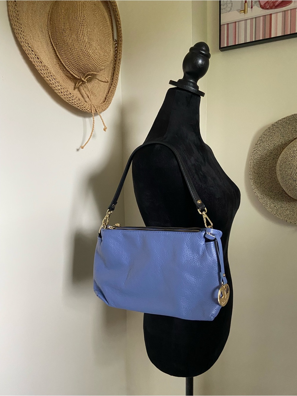 Leather Shoulder Bag in Periwinkle Blue –Valentina
